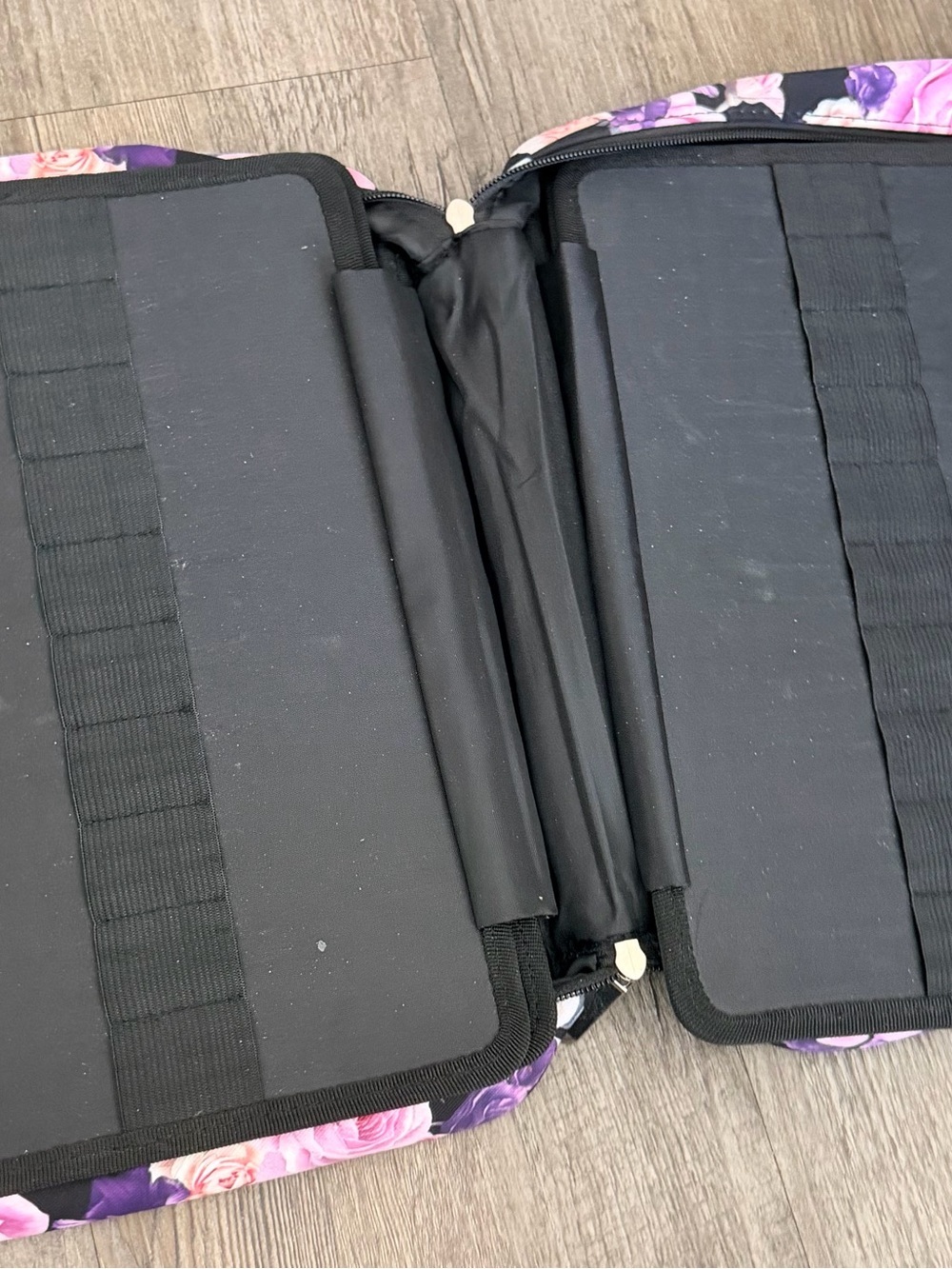 Huge art marker and pen lot with 200+ pieces plus a large 304 Slot Floral case - Picture 10 of 12